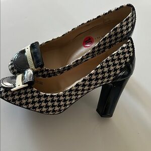 Elegant Houndstooth Tahari Women's Heels